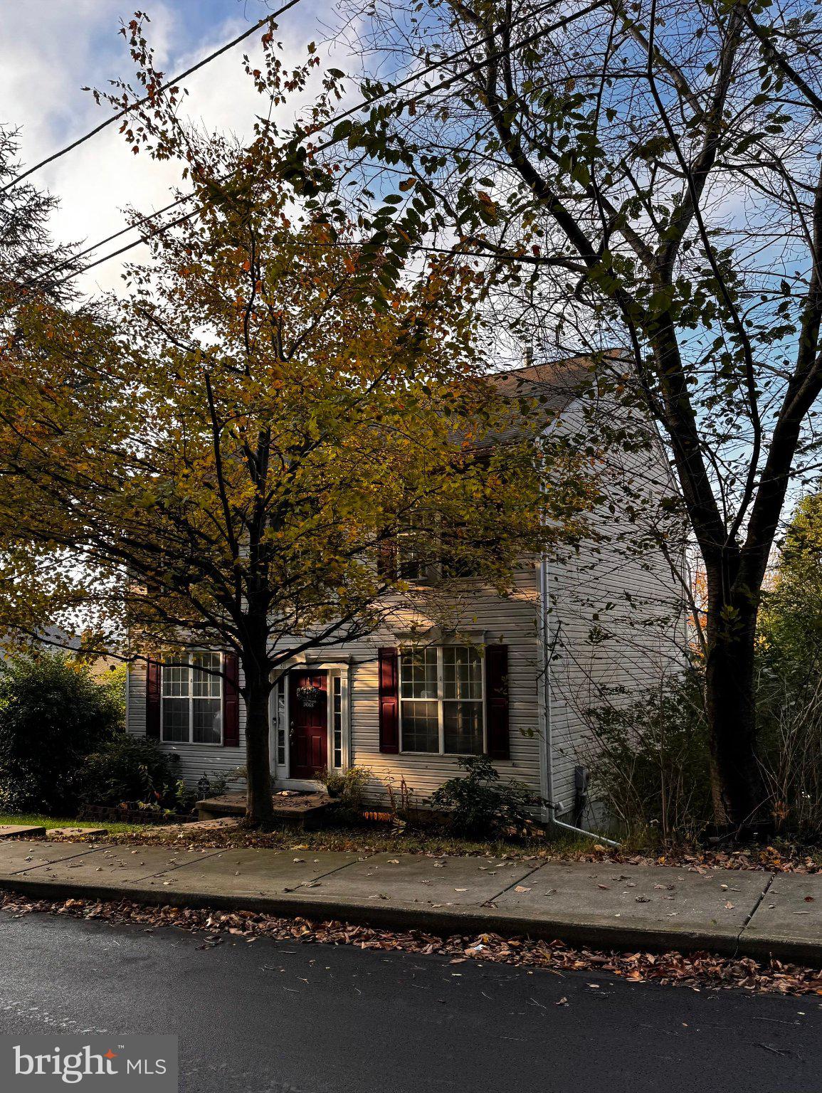 811 OAK STREET