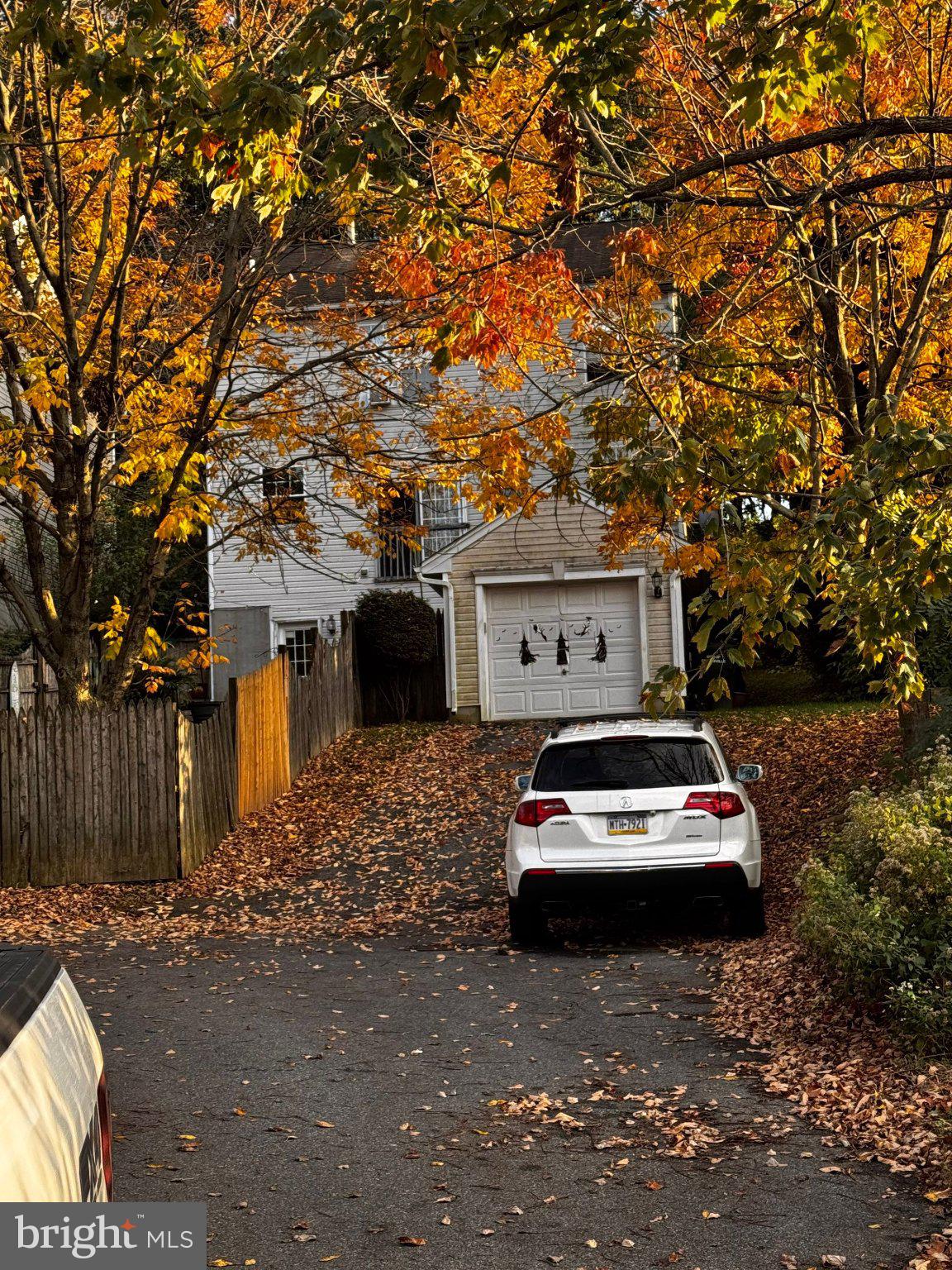 811 OAK STREET