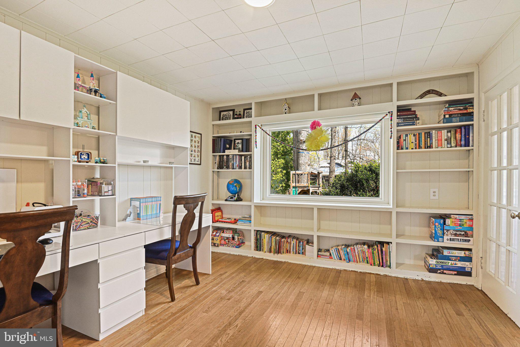 VIENNA WOODS - Residential