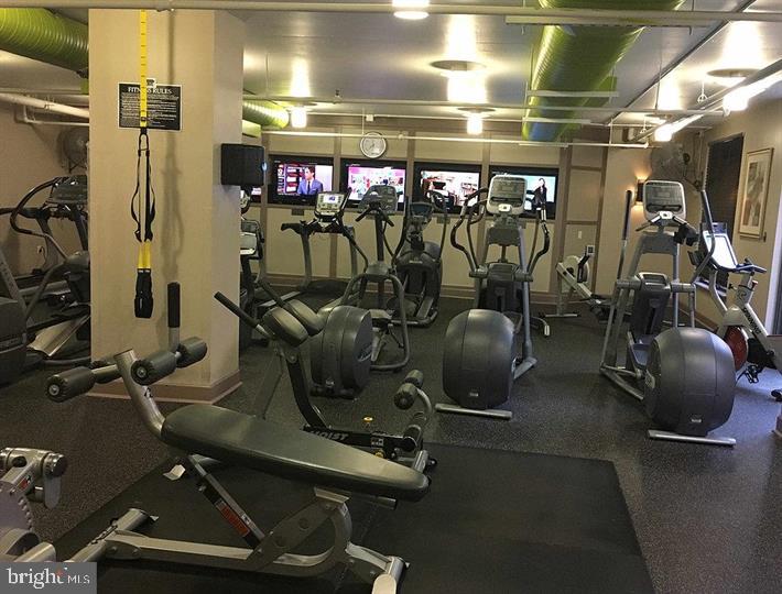 CLARENDON 1021 - Residential Lease