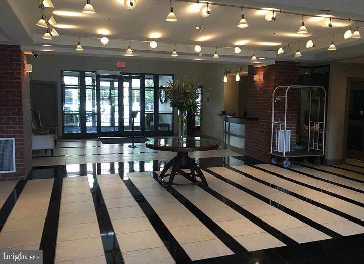 CLARENDON 1021 - Residential Lease