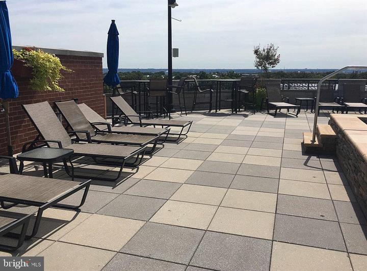 CLARENDON 1021 - Residential Lease