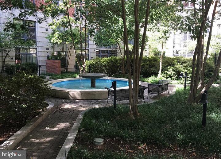 CLARENDON 1021 - Residential Lease