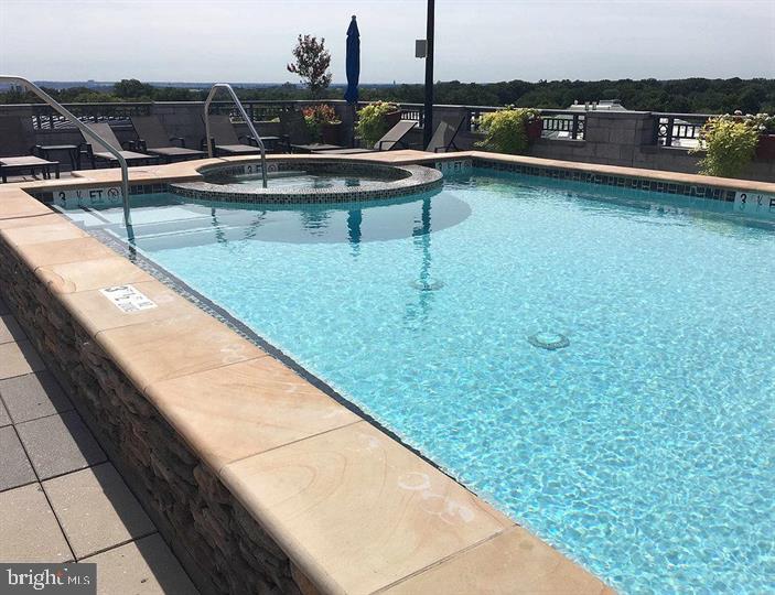 CLARENDON 1021 - Residential Lease