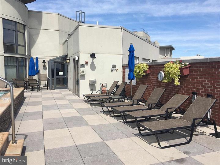 CLARENDON 1021 - Residential Lease