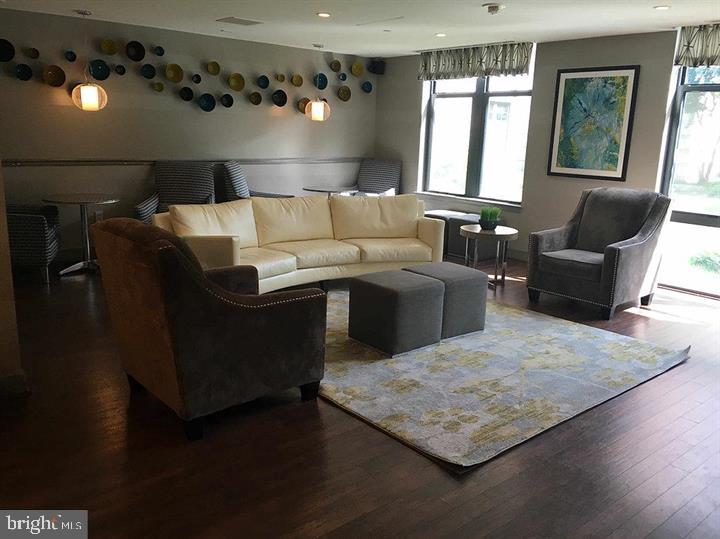 CLARENDON 1021 - Residential Lease