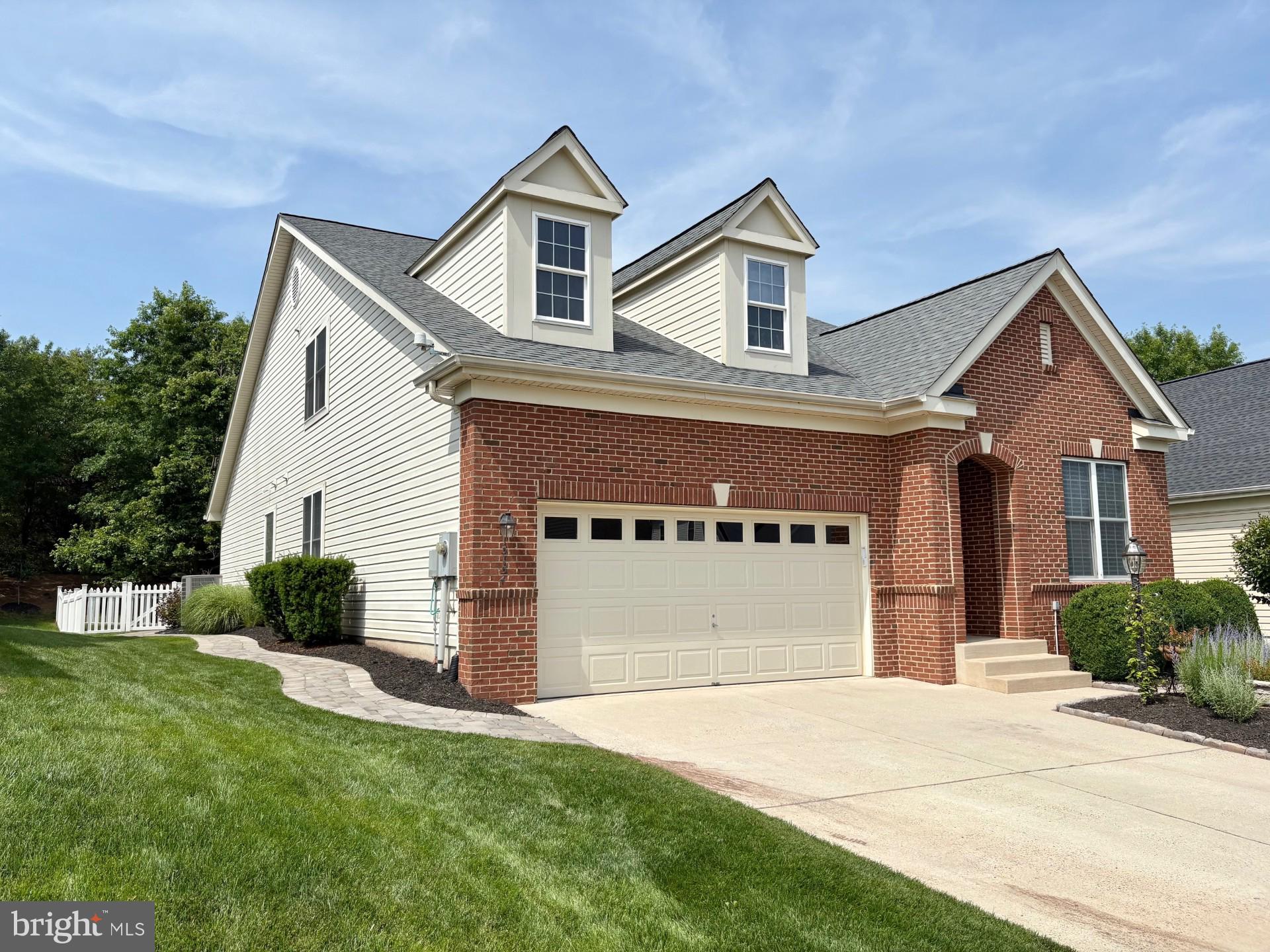 13134 TRIPLE CROWN LOOP