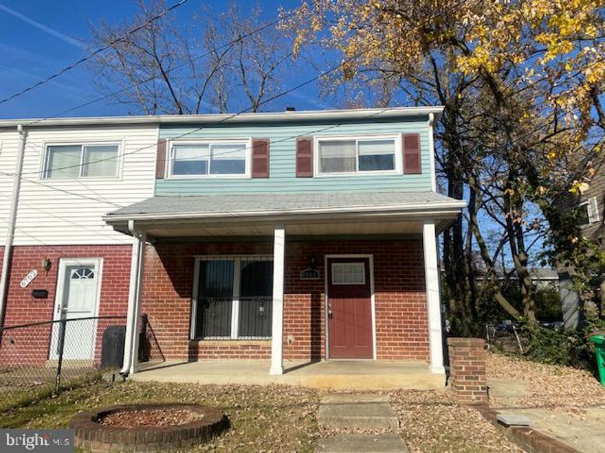 Townhouse featuring 3 bedrooms, 1 full bath, off street parking and fenced backyard. This home is located near shopping centers, restaurants, public transportation, and public schools. This is a good opportunity for either an owner occupants or an investor. Contact your agent and schedule an appointment to view this property.