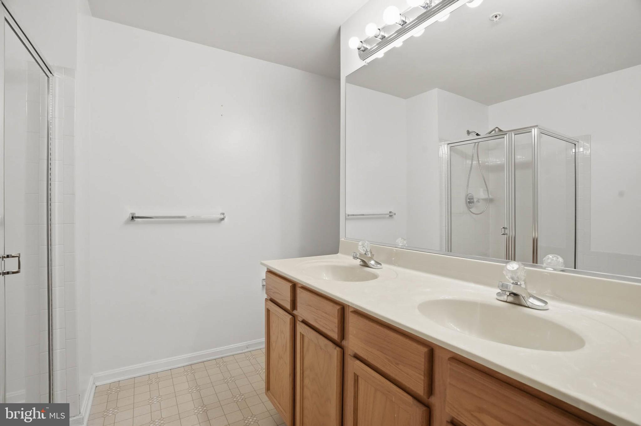 SEVEN OAKS - Residential