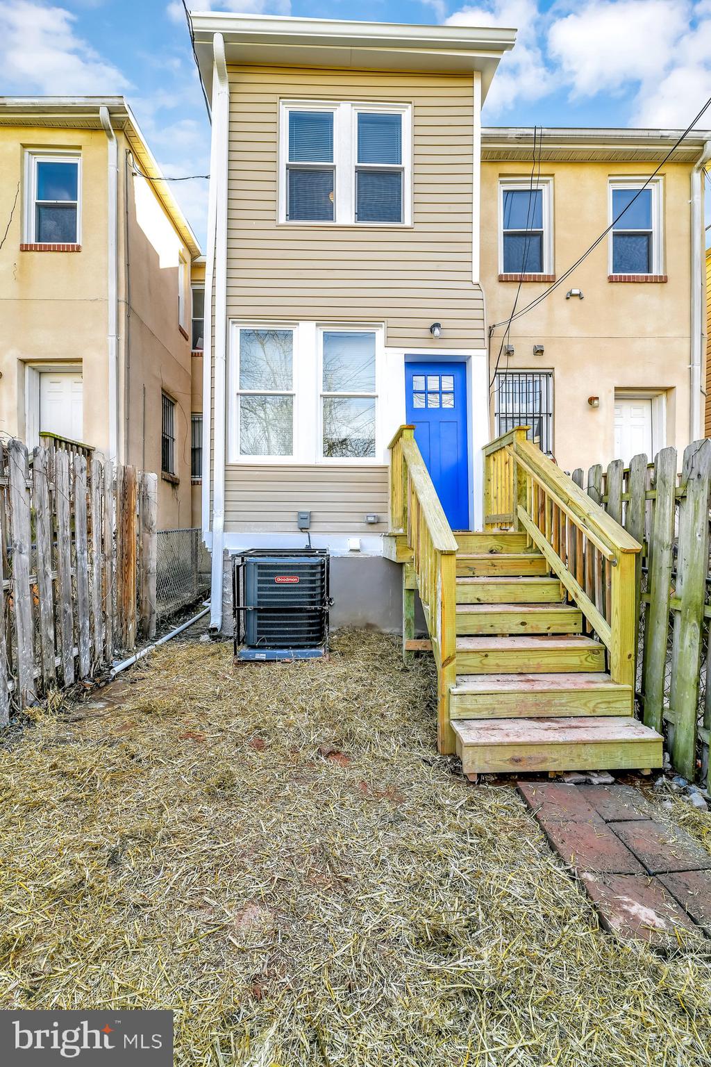 BROADWAY EAST - Residential