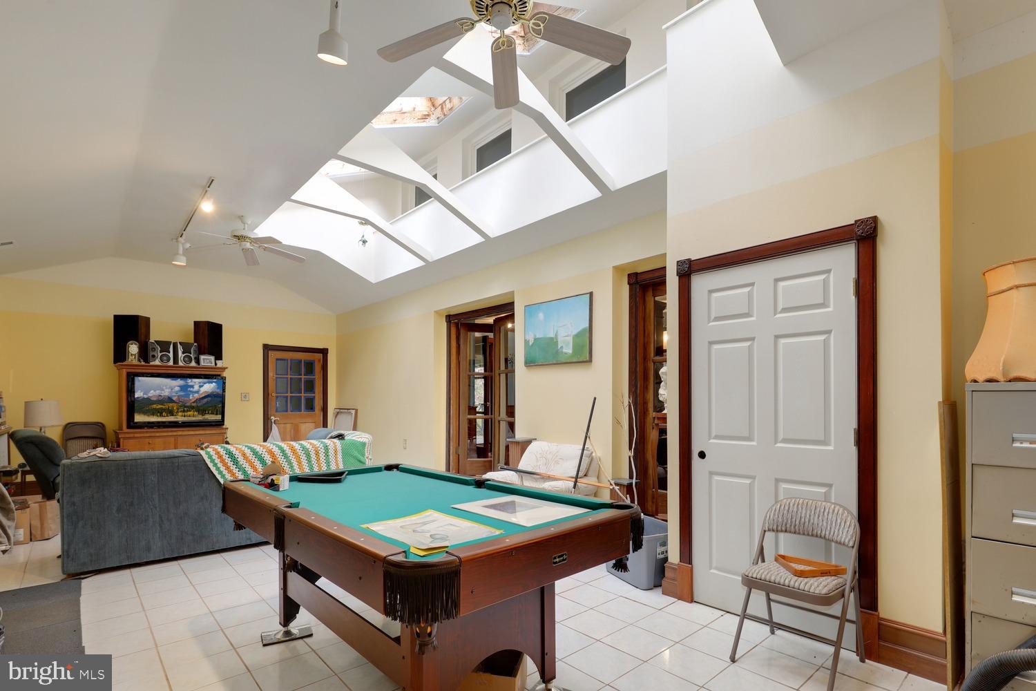 LINDEN WOODS - Residential