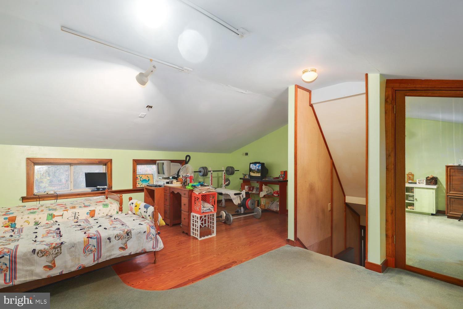 LINDEN WOODS - Residential