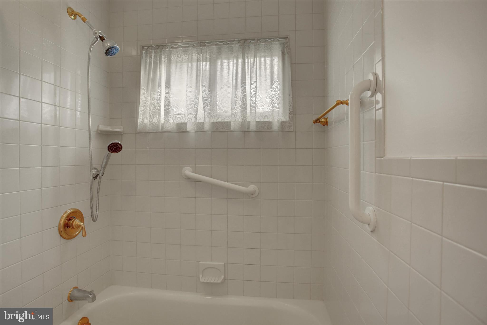 ORCHARD HILLS - Residential