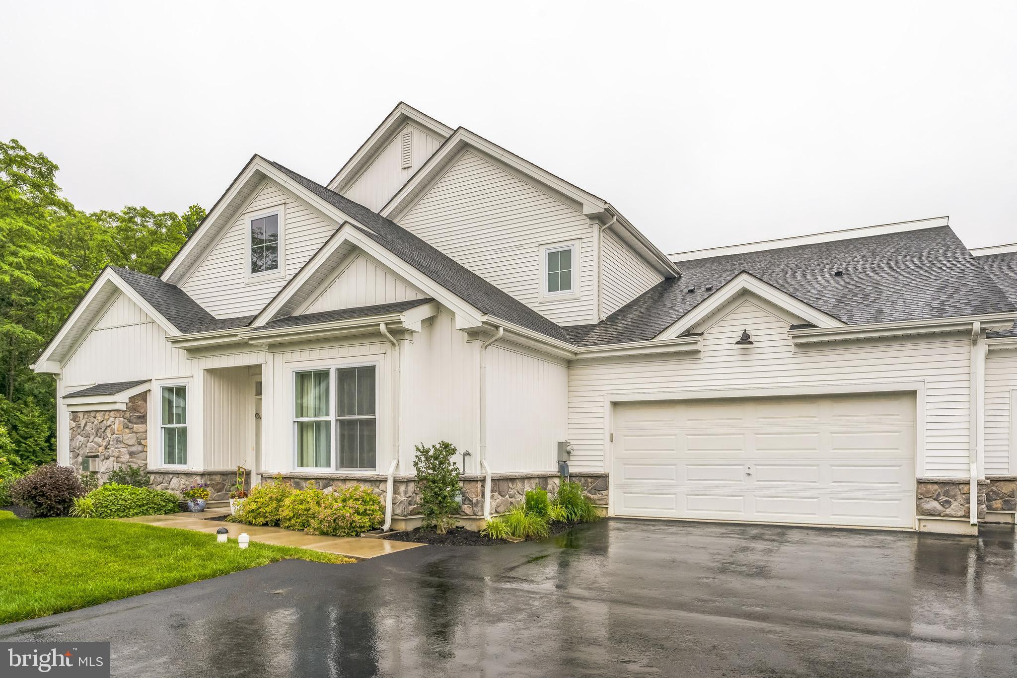 290 DUNHILL WAY