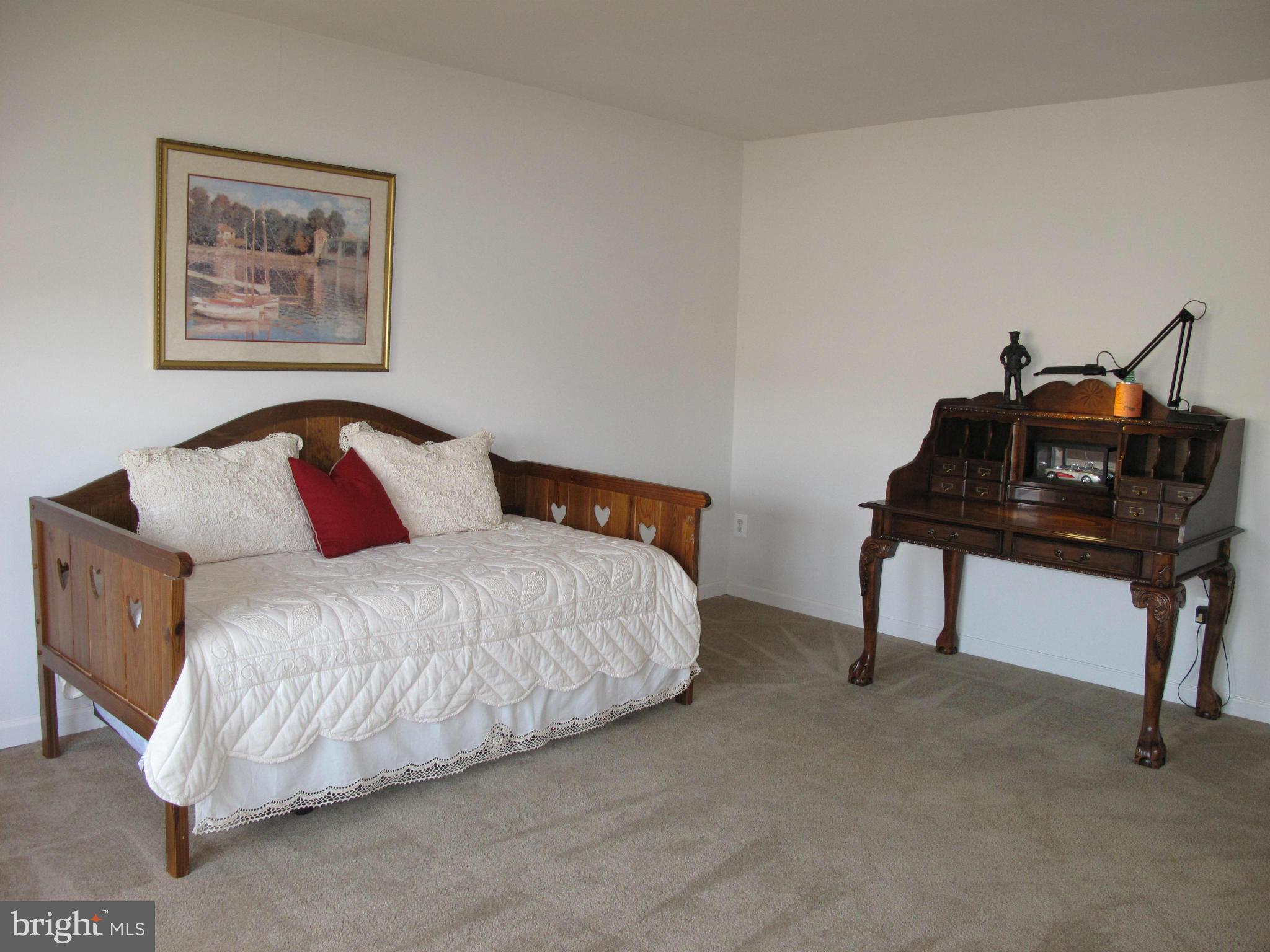 ASHBURN VILLAGE - Residential