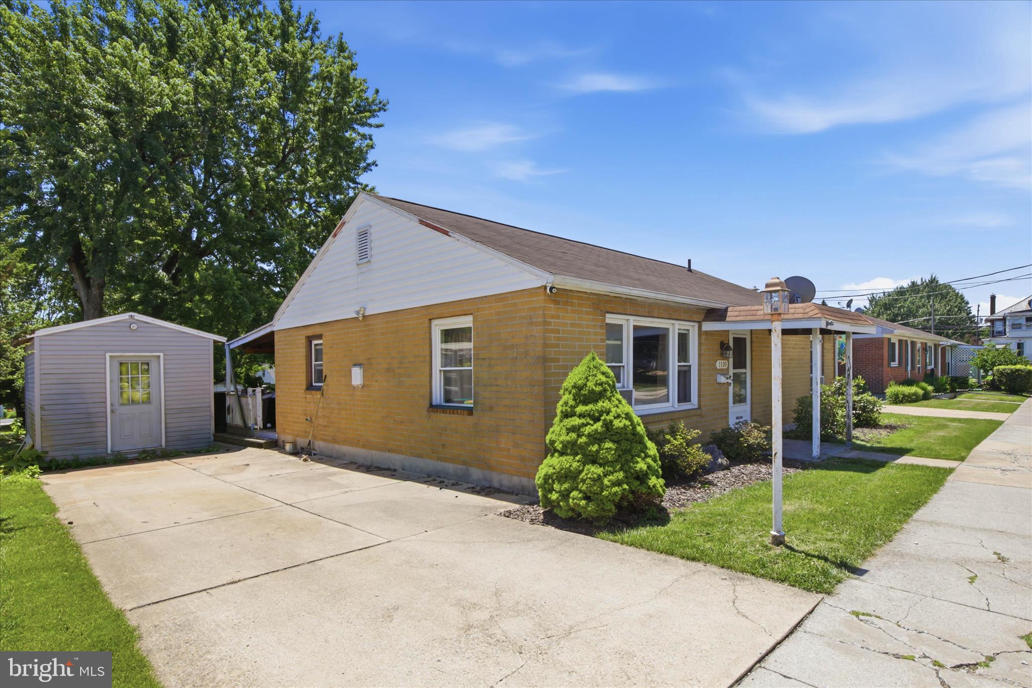 1110 VICTOR STREET