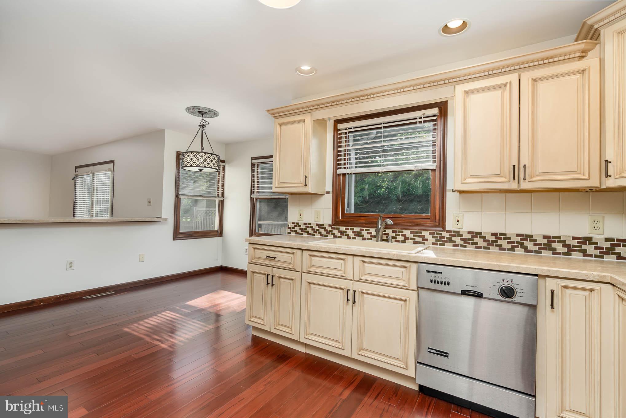 HAMPDEN COURT - Residential
