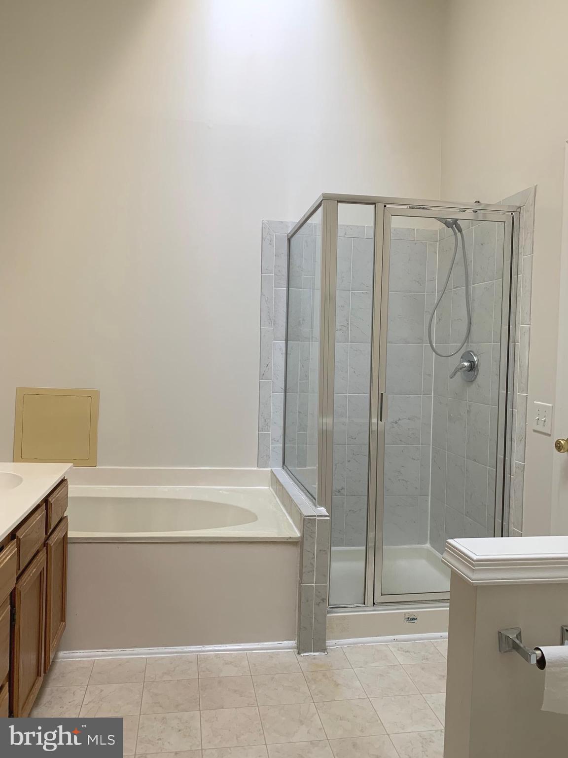 SPRING KNOLL - Residential Lease