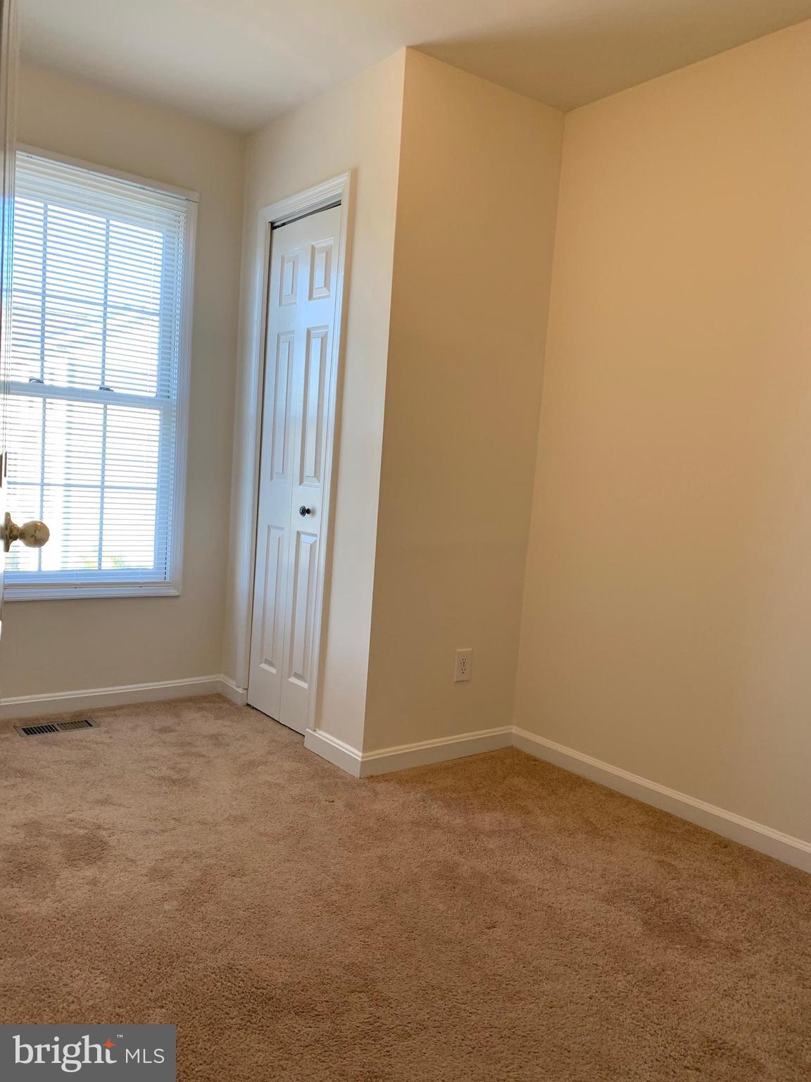 SPRING KNOLL - Residential Lease