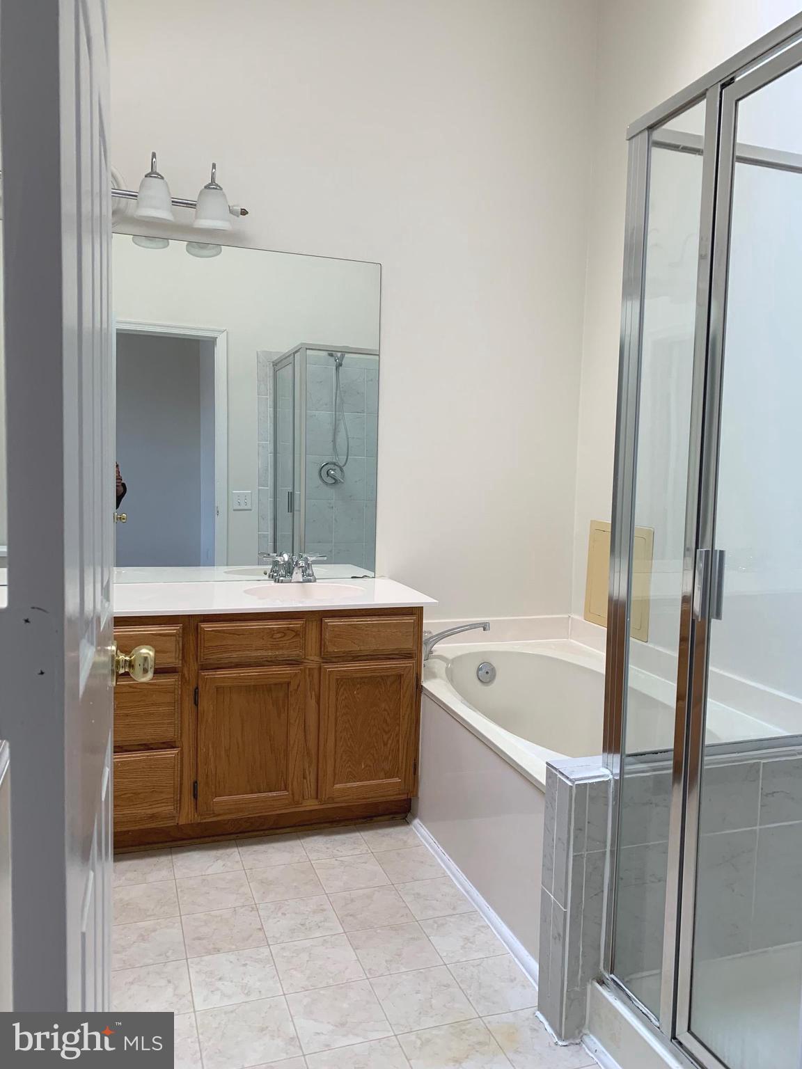 SPRING KNOLL - Residential Lease