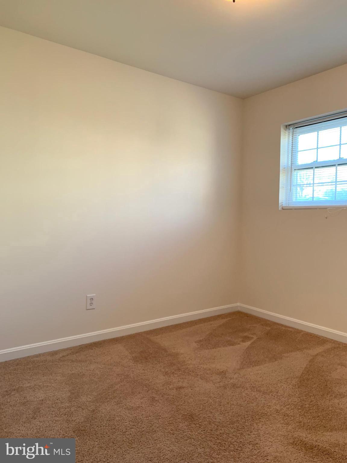 SPRING KNOLL - Residential Lease