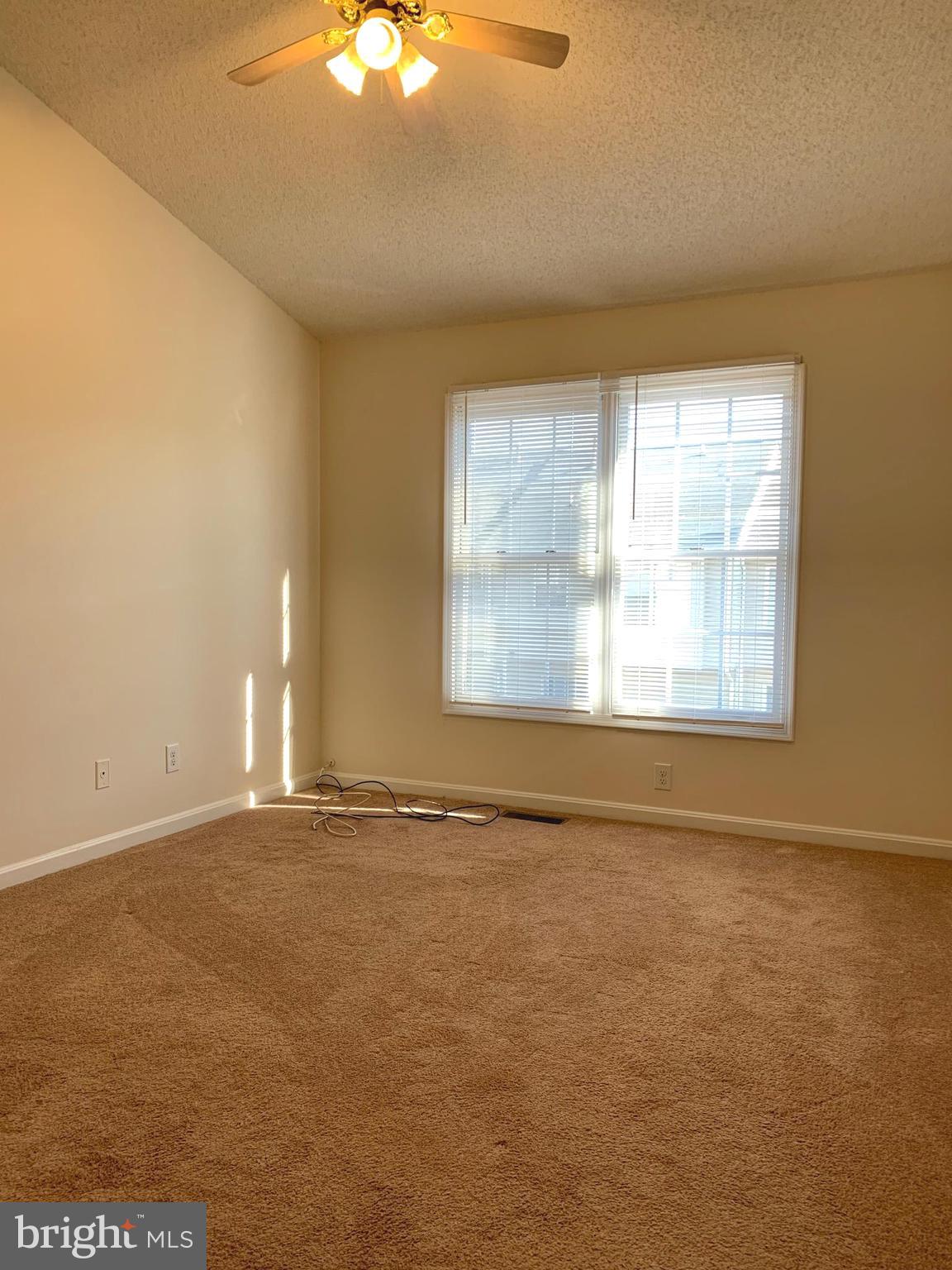 SPRING KNOLL - Residential Lease