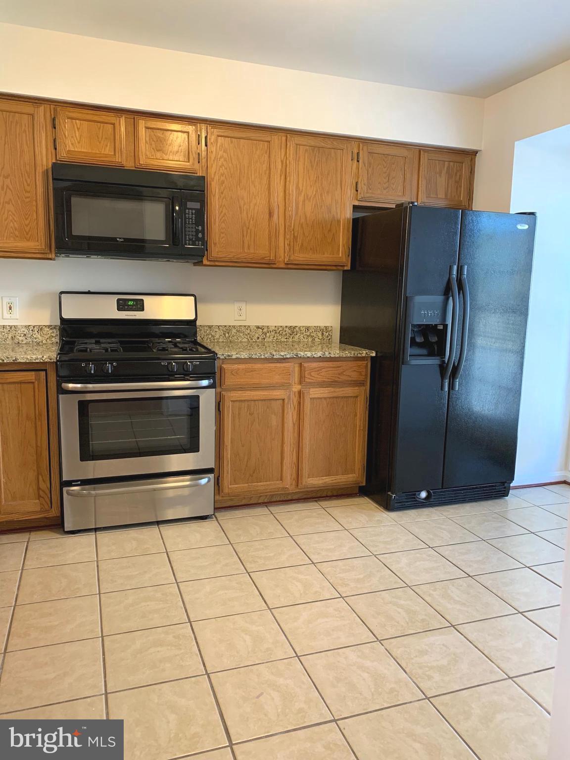 SPRING KNOLL - Residential Lease