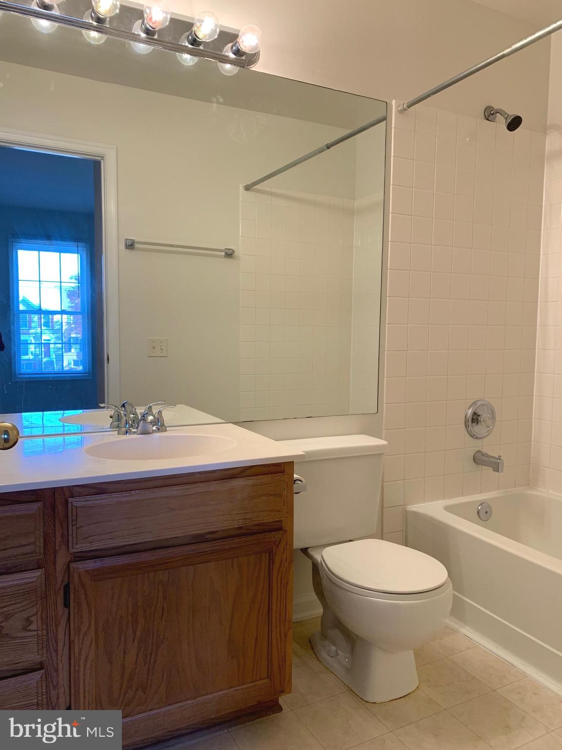 SPRING KNOLL - Residential Lease