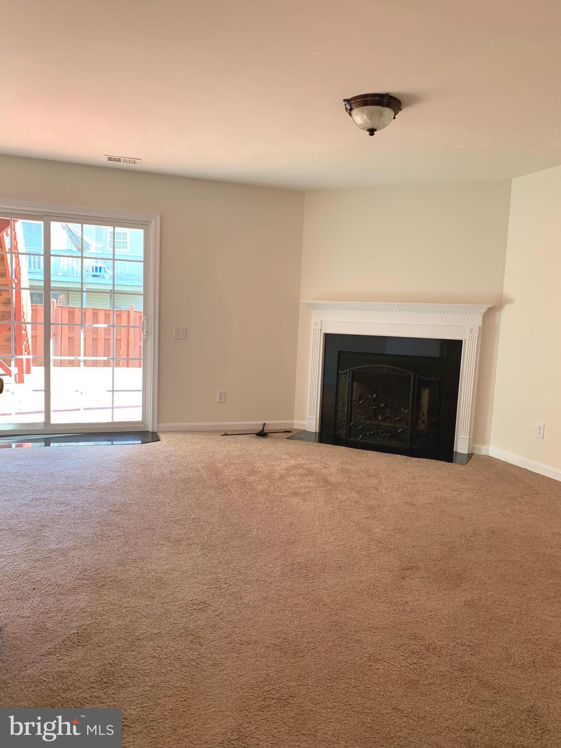 SPRING KNOLL - Residential Lease