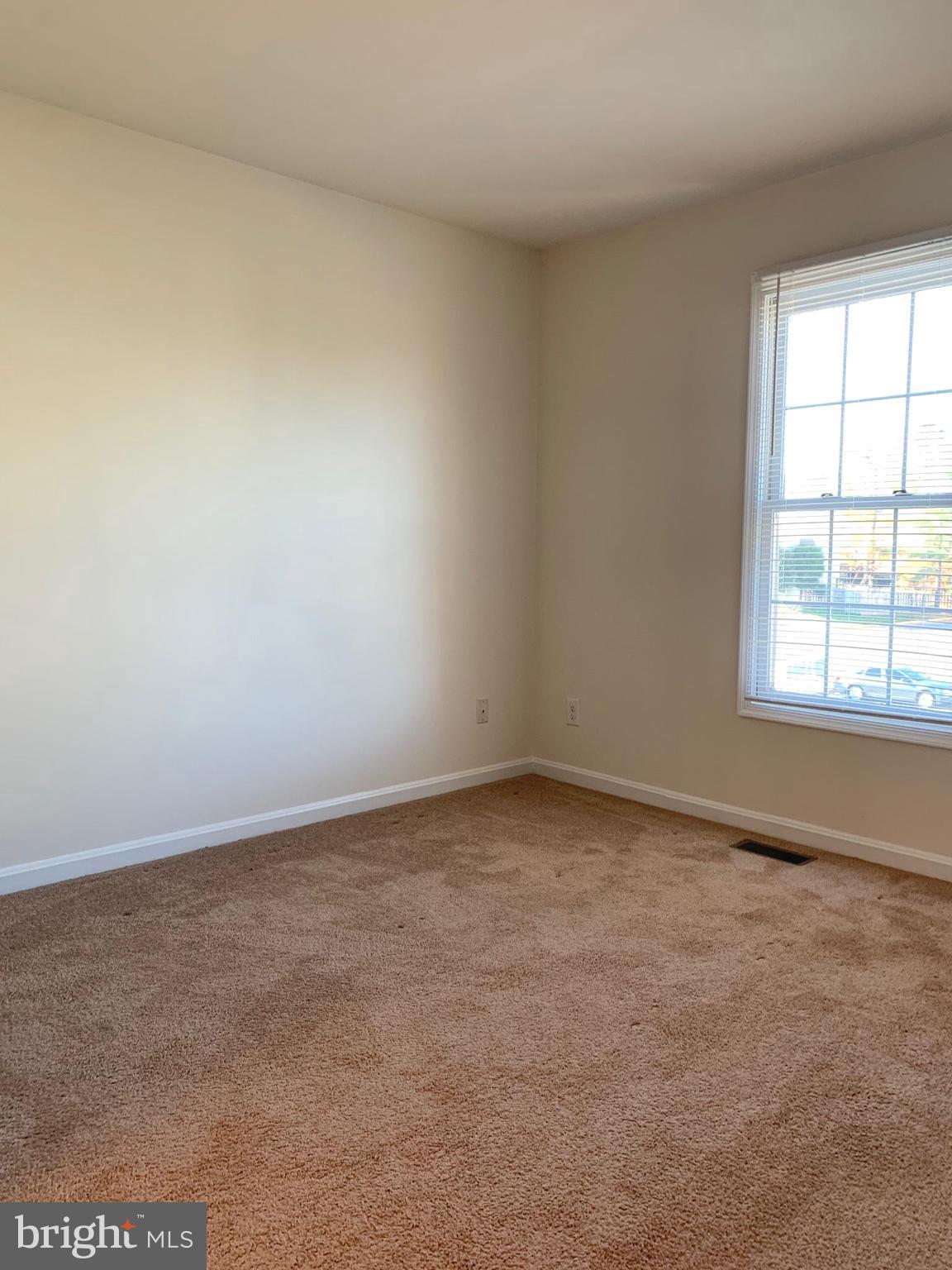 SPRING KNOLL - Residential Lease