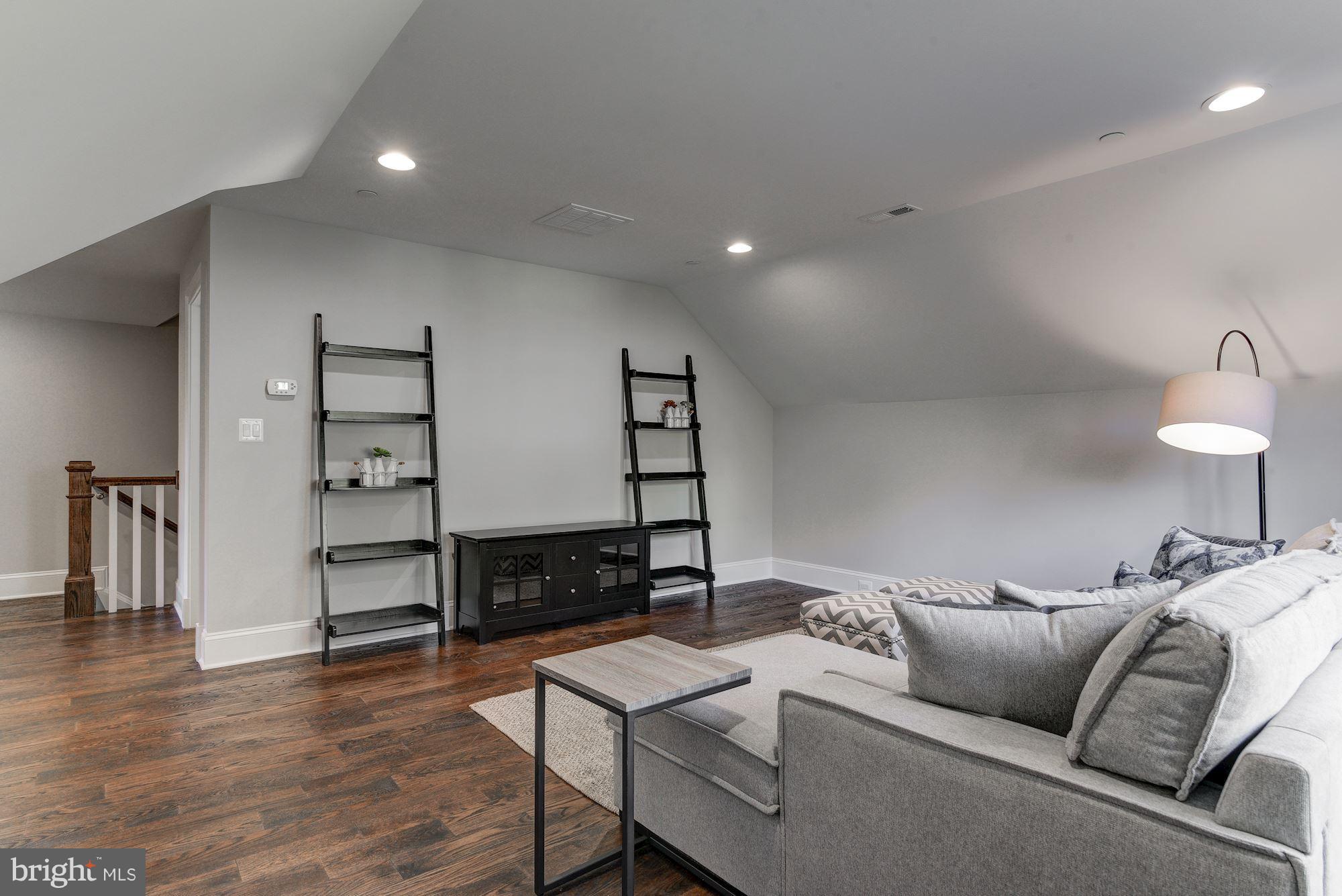 KENWOOD PARK - Residential