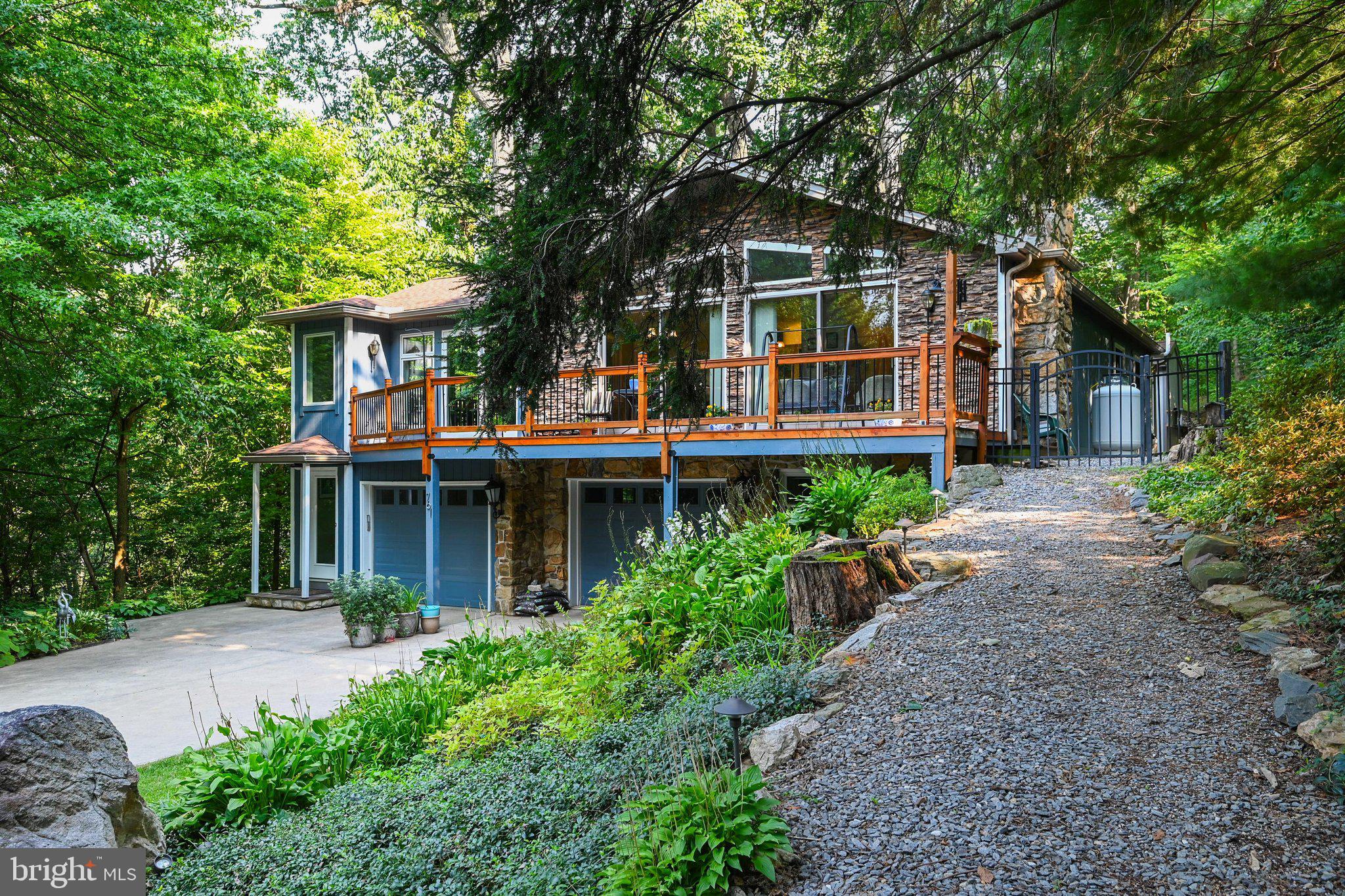 761 WOODS DRIVE