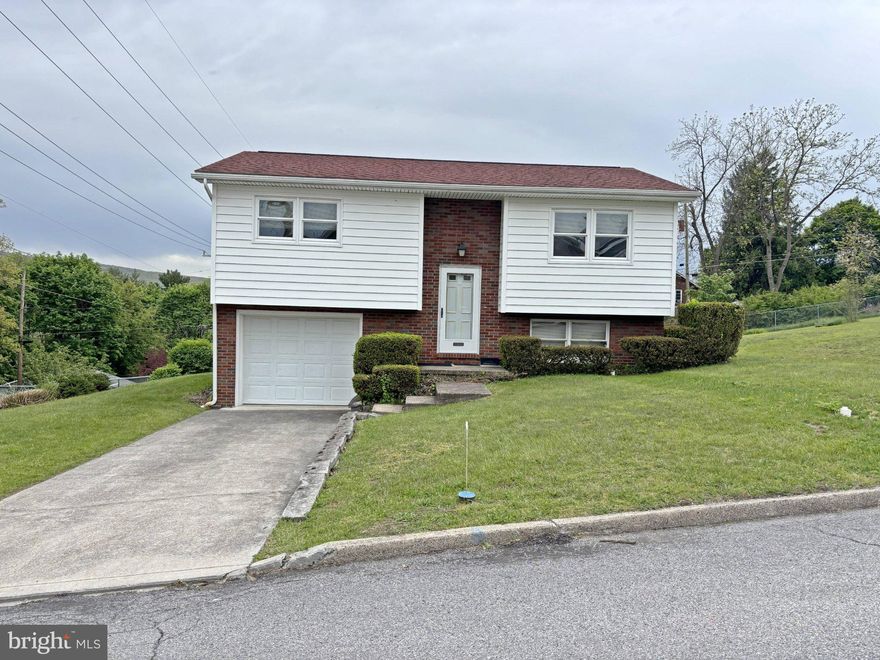 Well-maintained bilevel home featuring 2 bedrooms and 1.5 baths. This charming property offers a durable brick and vinyl exterior, a spacious fenced yard perfect for outdoor enjoyment, and a garage for added convenience and storage.