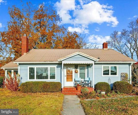 Homes For Sale - 105 Seymour Avenue<br/> SAINT MICHAELS, MD 21663