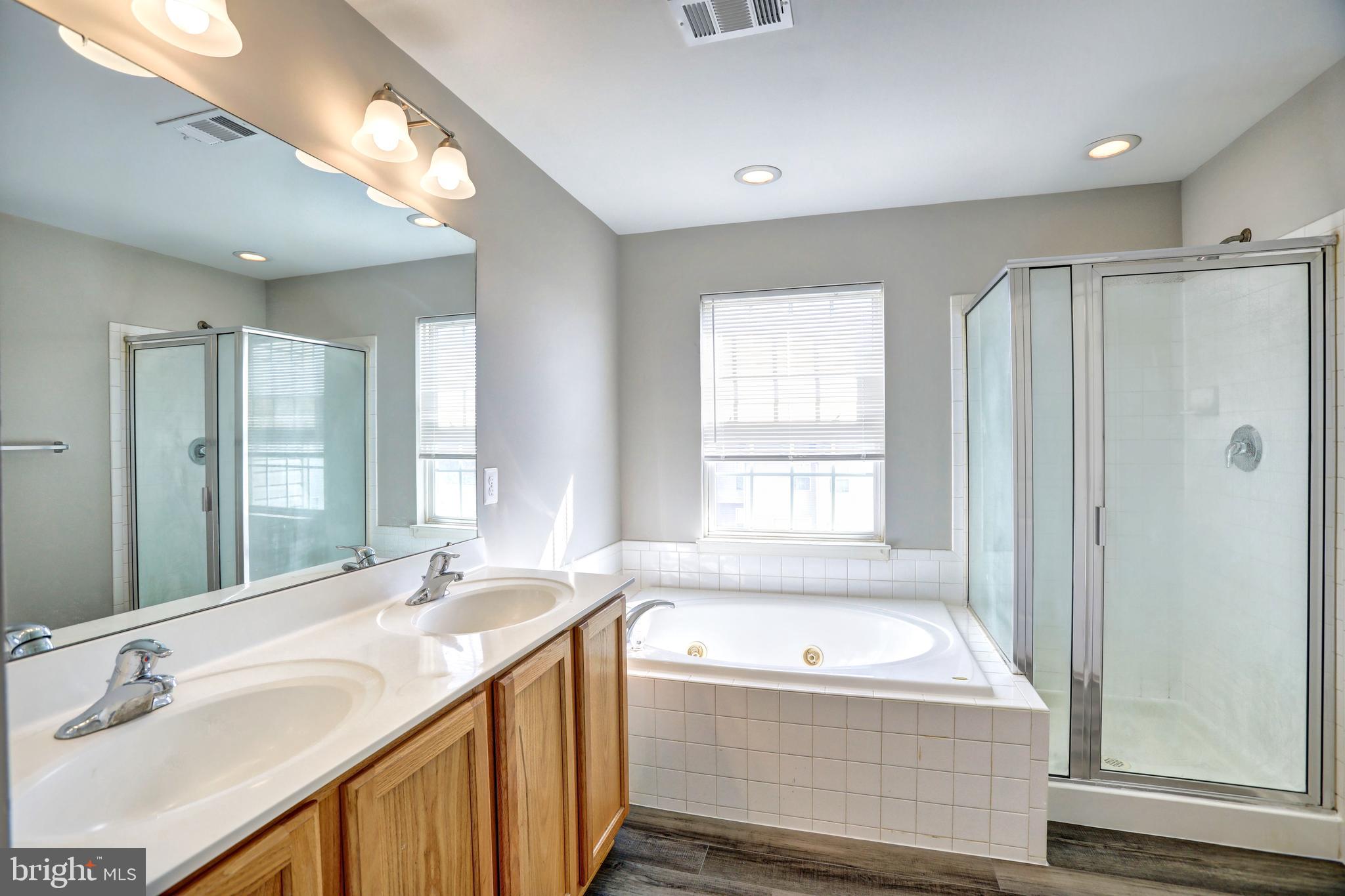 LAKELAND PLACE - Residential