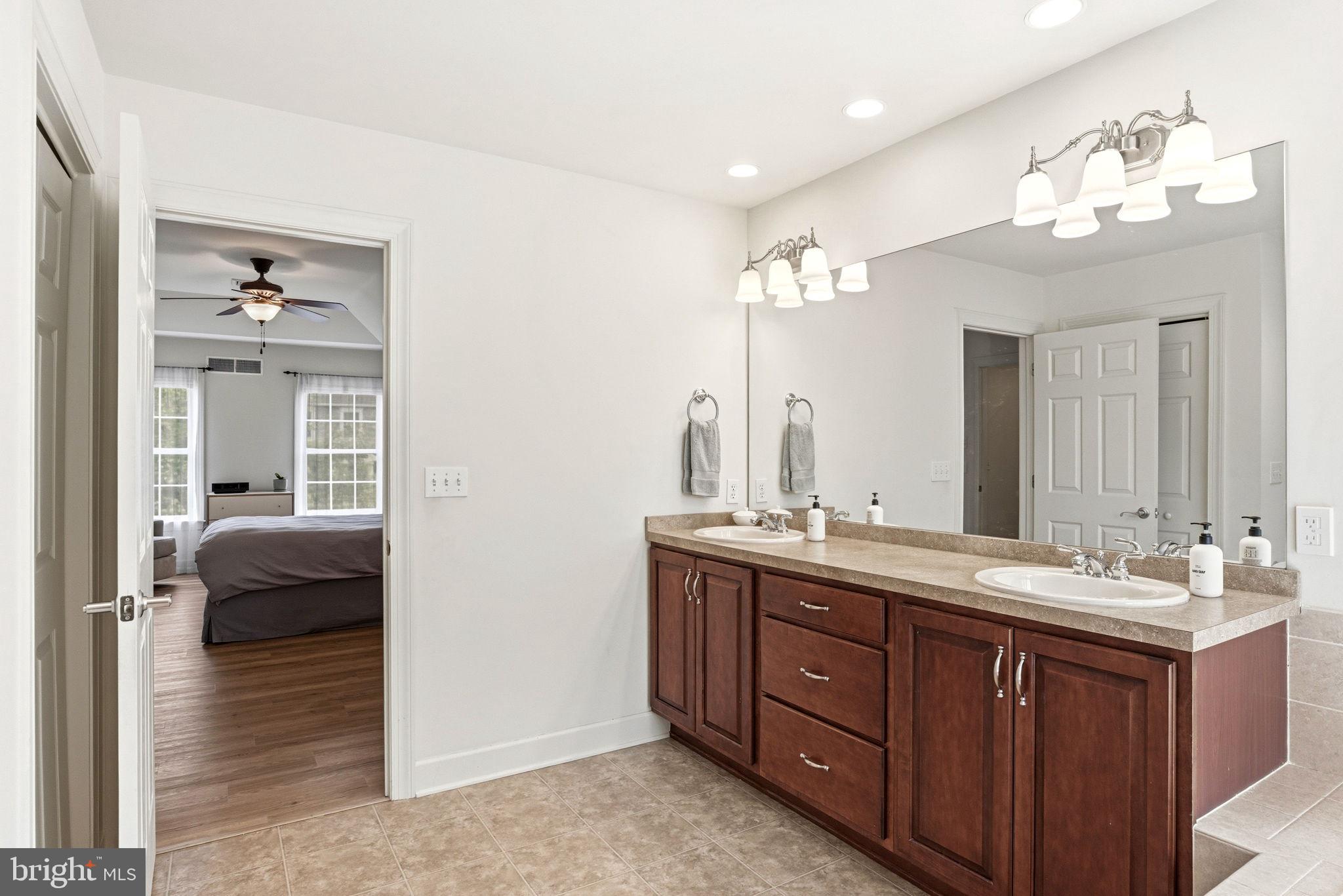 SOUTHPOINT MEADOWS - Residential