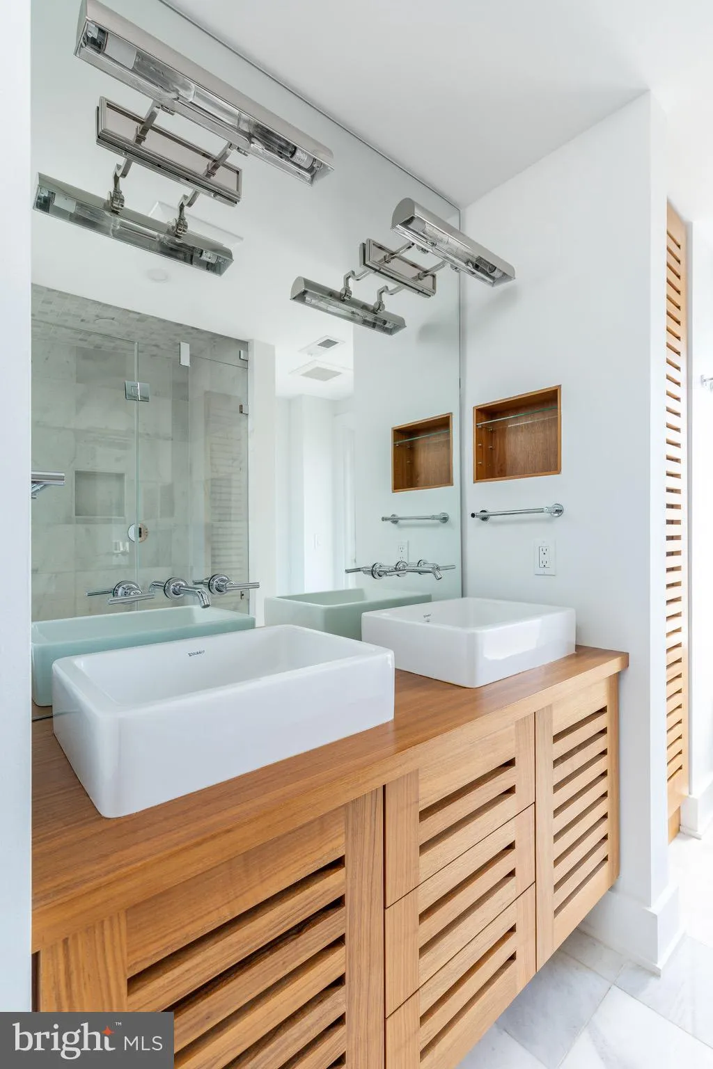 Philadelphia, Pennsylvania 19103, United States, 2 Bedrooms Bedrooms, ,2 BathroomsBathrooms,Residential,Active,231572