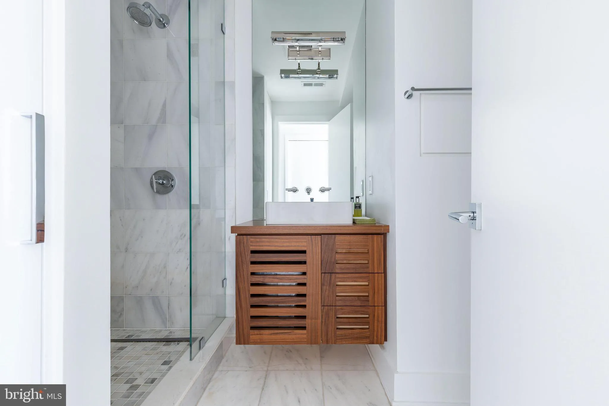 Philadelphia, Pennsylvania 19103, United States, 2 Bedrooms Bedrooms, ,2 BathroomsBathrooms,Residential,Active,231572