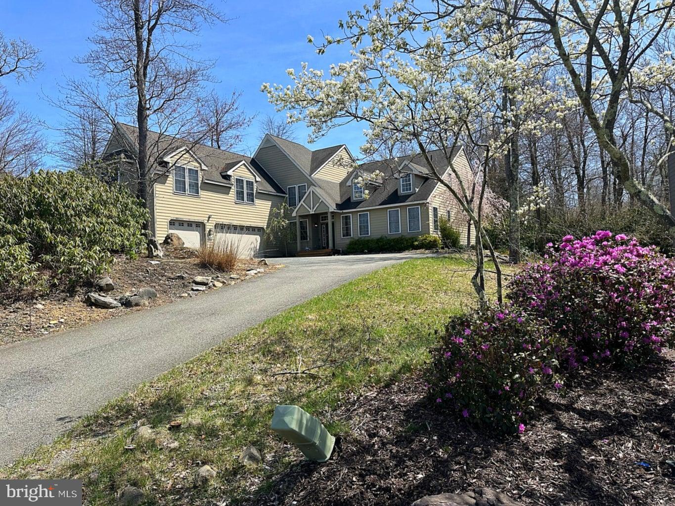 554 PINECREST DRIVE