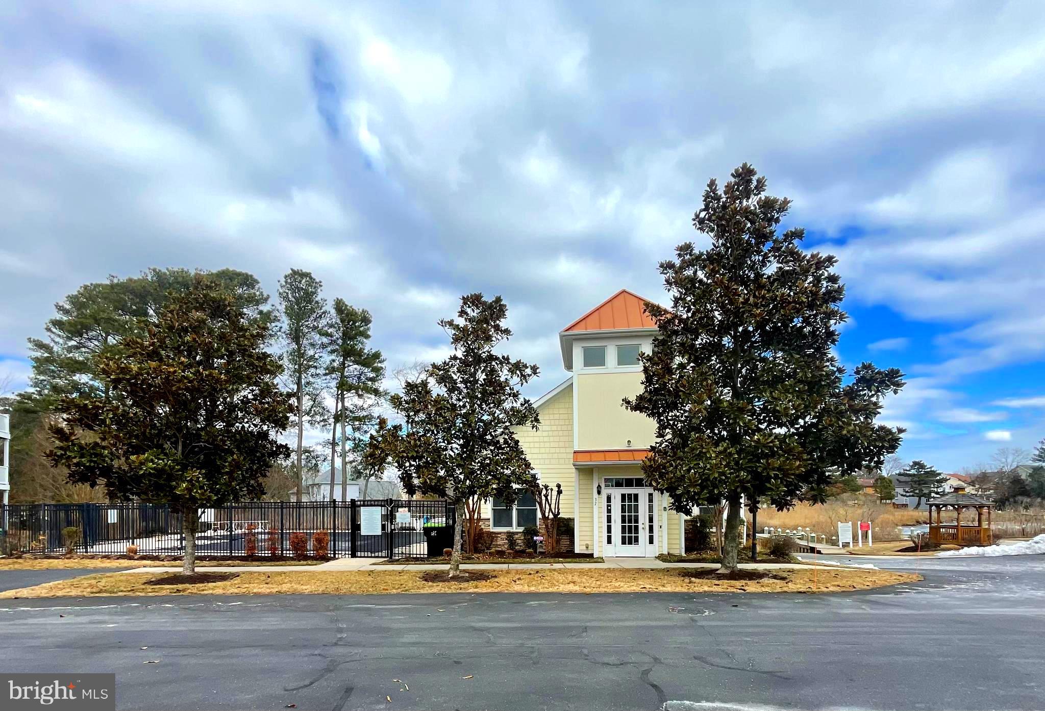 CREEKSIDE - Residential