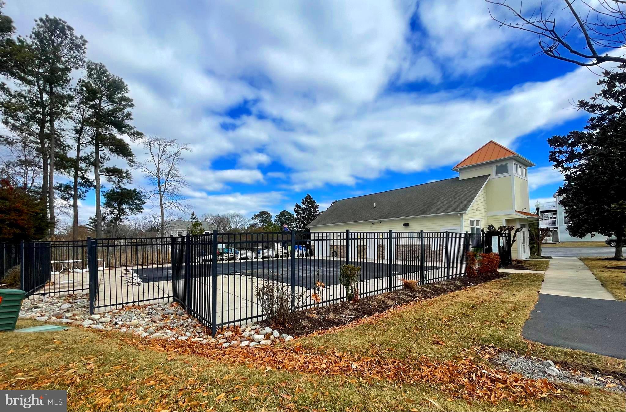 CREEKSIDE - Residential