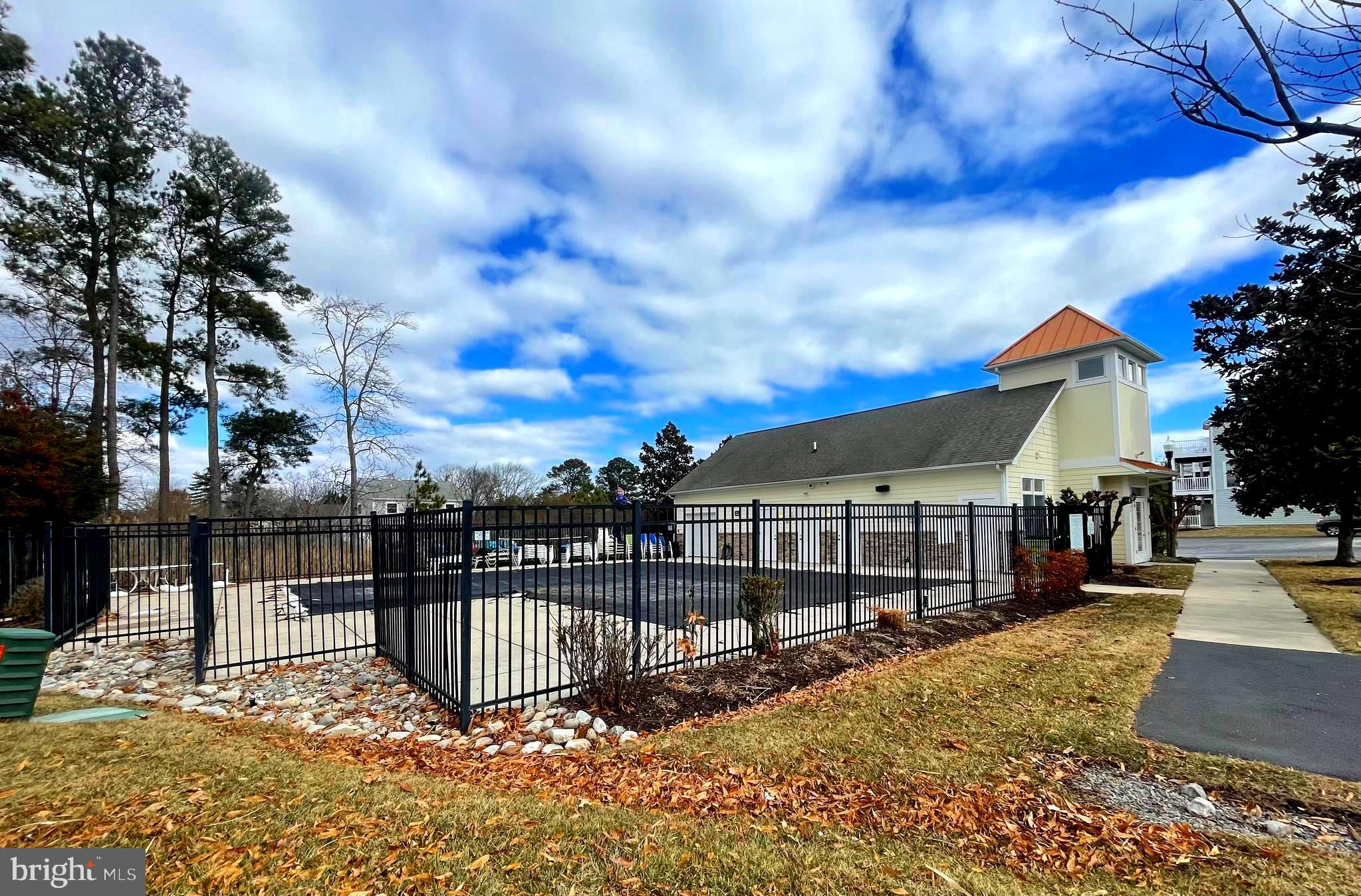 CREEKSIDE - Residential