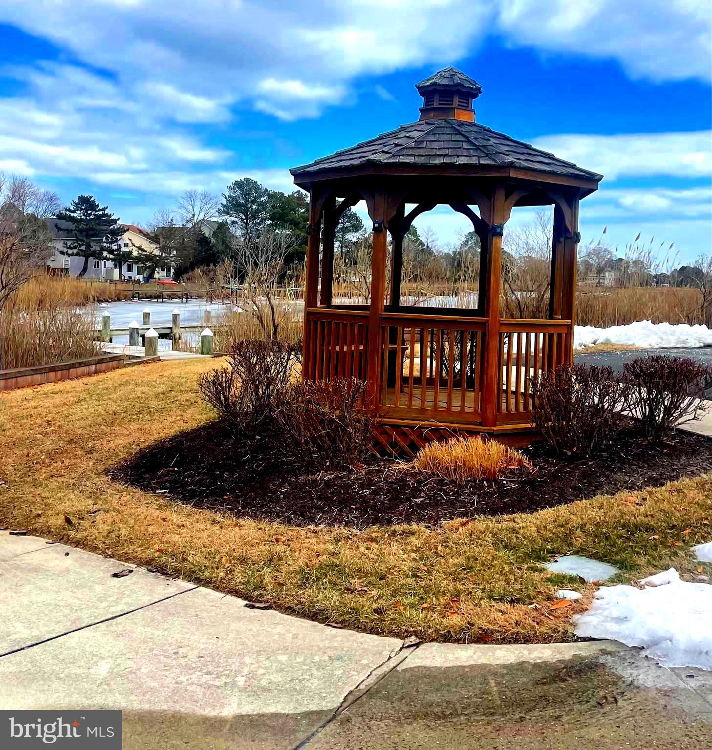 CREEKSIDE - Residential