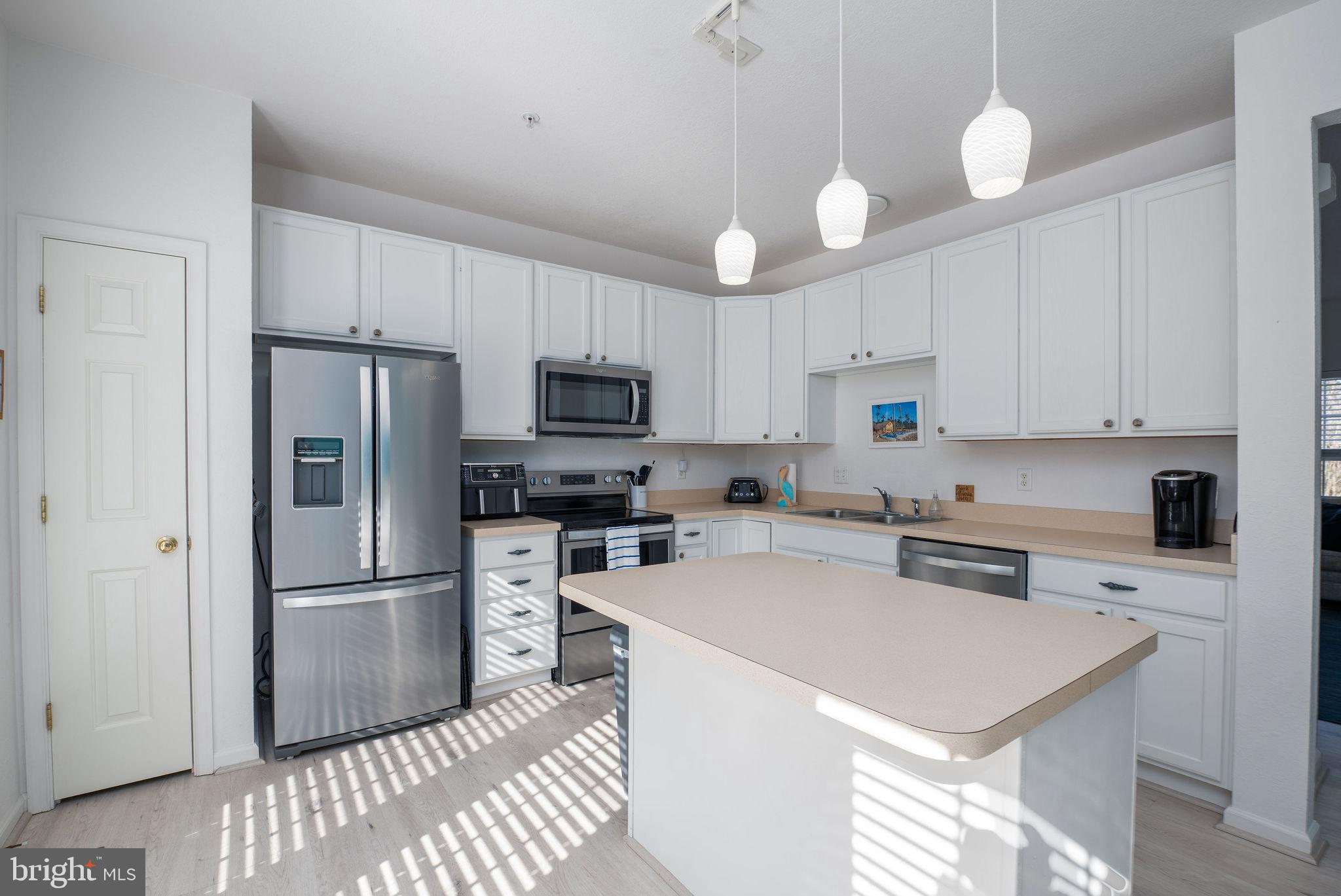 CREEKSIDE - Residential