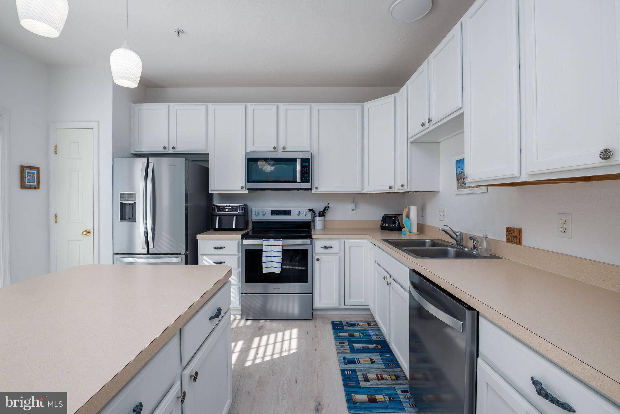 CREEKSIDE - Residential