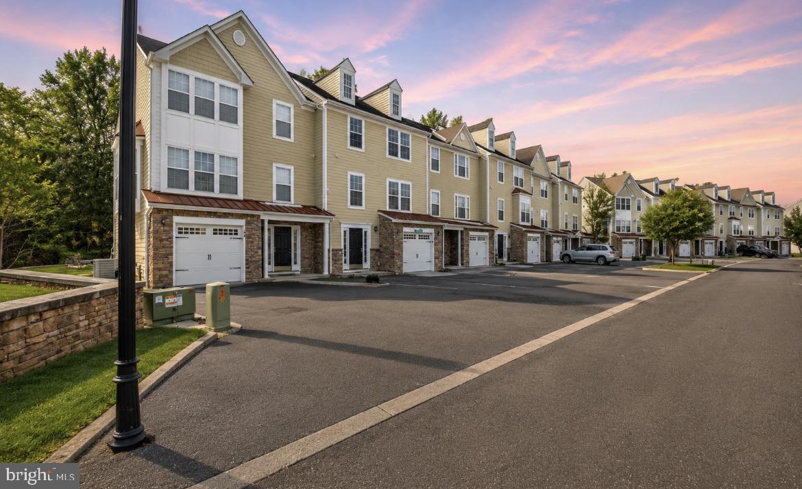 CREEKSIDE - Residential