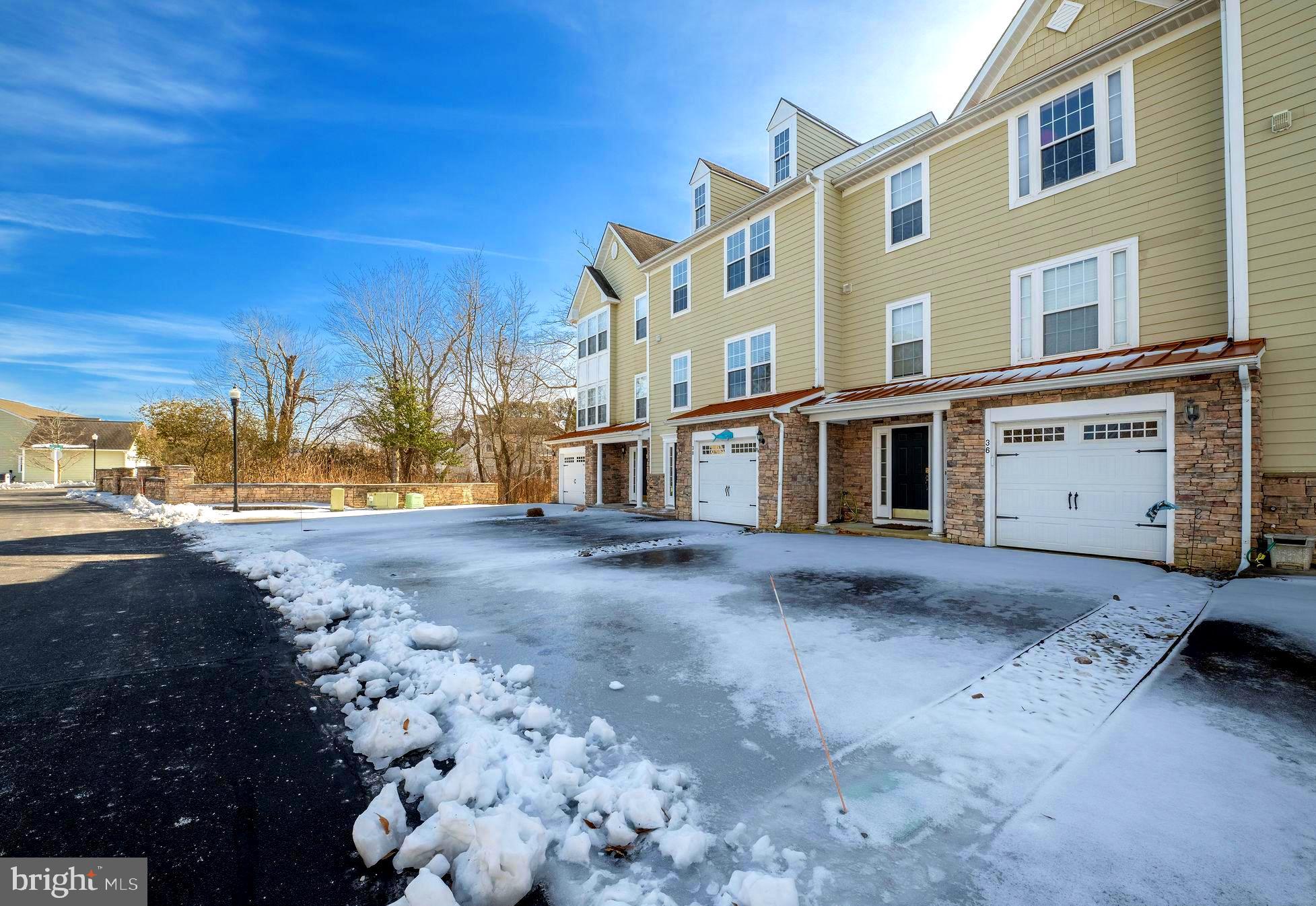 CREEKSIDE - Residential