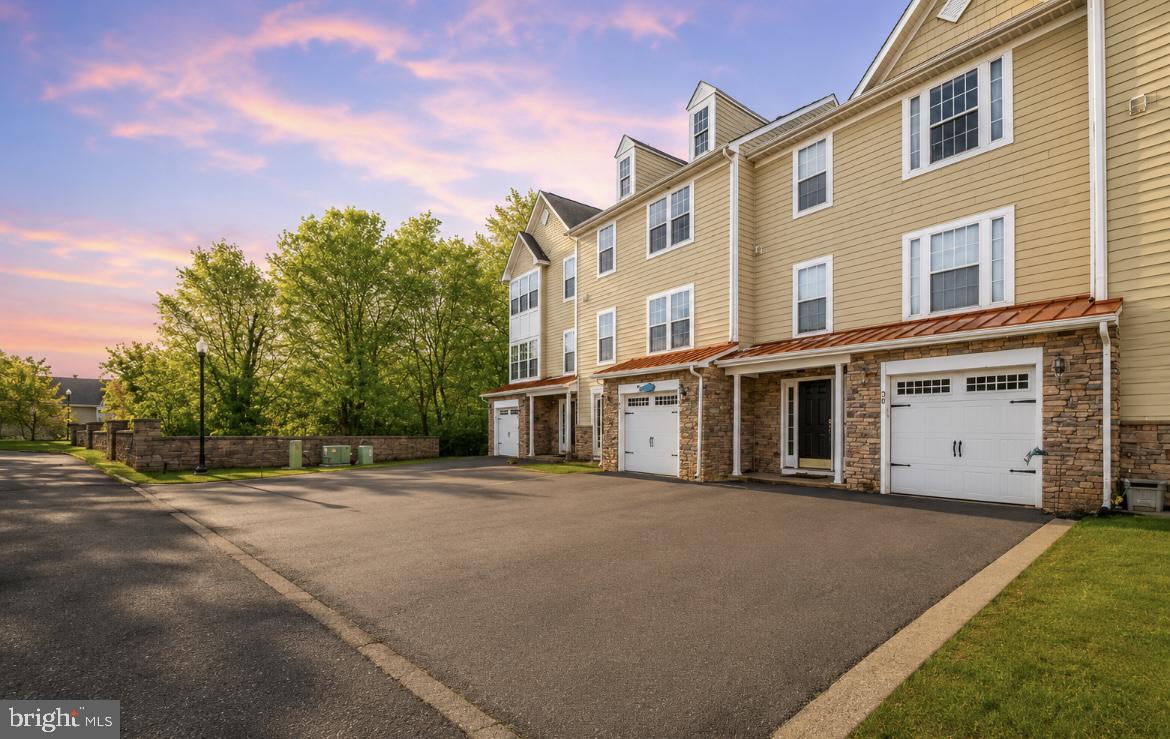 CREEKSIDE - Residential