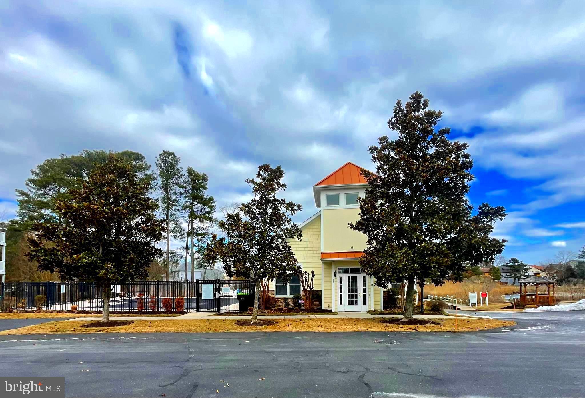 CREEKSIDE - Residential