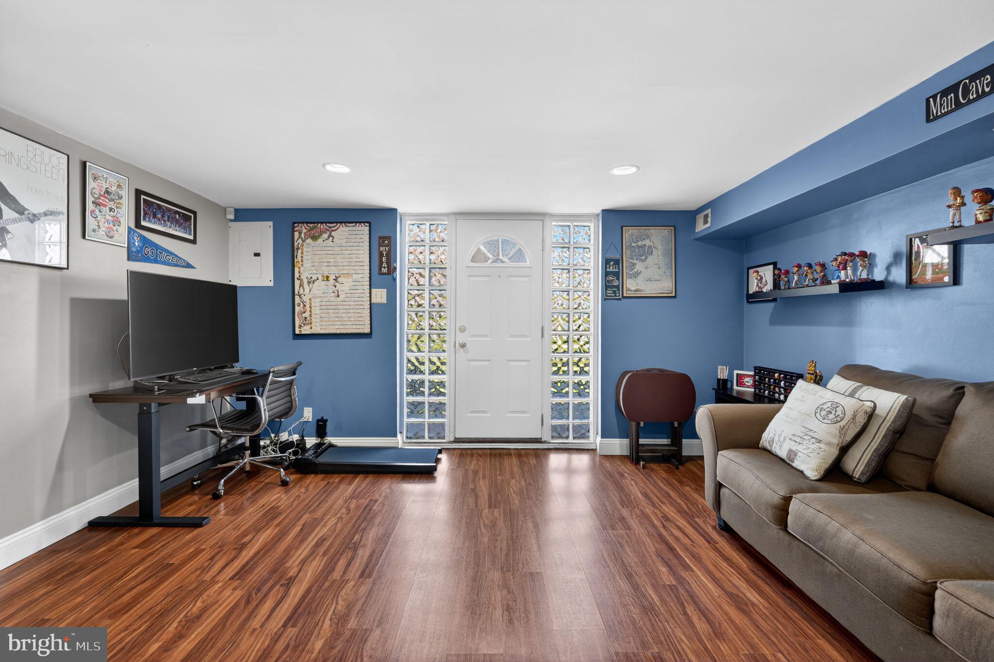 HOLME CIRCLE - Residential